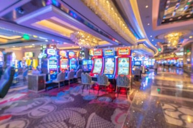 Tampilan grid permainan Starlight Princess dengan lima gulungan dan simbol-simbol bertema fantasi